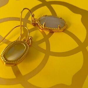Never worn- Kendra Scott Lee drop earrings